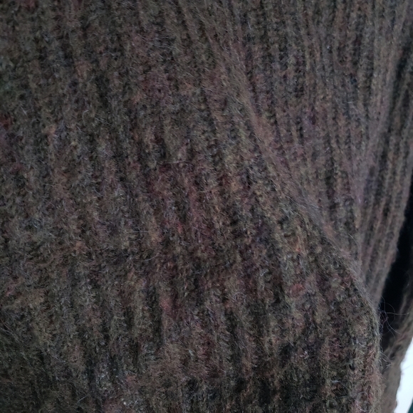 Aritzia Cropped Wool Turtleneck Sweater - size S - Picture 2 of 2